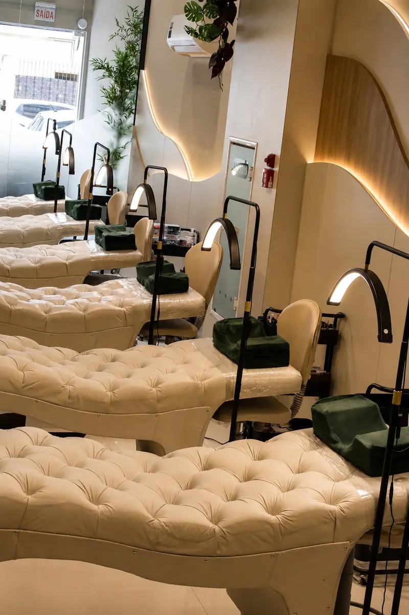 Macas capitonê da sala de cílios do Deluca Studio Beauty